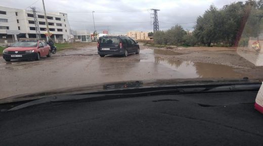 ها المدينة الذكية اللي بغى الحارثي و الازمي : أمطار خفيفة تعري وضعية البنية التحتية الهشة بفاس