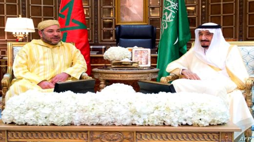 A handout picture released by the Saudi Press Agency (SPA) on May 3, 2015 shows Saudi King Salman bin Abdulaziz (R) meeting with King Mohammed VI of Morocco upon his arrival to the Saudi capital Riyadh. King Mohammed VI is on a one-day working visit to Riyadh. AFP PHOTO / SPA / HO
=== RESTRICTED TO EDITORIAL USE - MANDATORY CREDIT "AFP PHOTO / SPA / HO" - NO MARKETING NO ADVERTISING CAMPAIGNS - DISTRIBUTED AS A SERVICE TO CLIENTS === (Photo by HO / SPA / AFP)