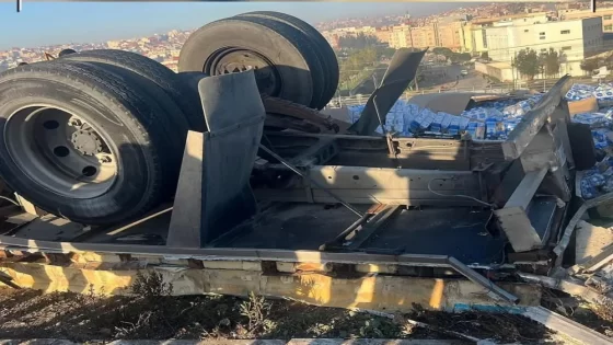 طرف د الخبز صعيب : انقلاب شاحنة للحليب يرسل السائق للمستعجلات في حالة خطيرة بطنجة