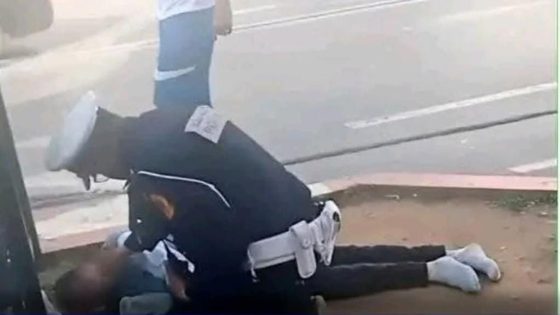 برافو . . . بوليسي نقذ حياة مواطن تعرض لأزمة قلبية مفاجئة في الشارع العام