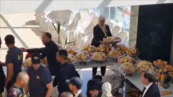 طريطور ما بغاش يحط لمؤتمرين في حزب سياسي الماكلة حتى يكملو ليه الخلاص و الفوضى ناضت و ها شنو وقع