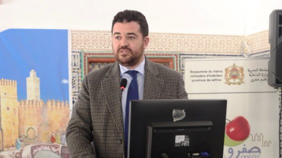 شيك بدون رصيد ب 400 مليون و كمبيالات و 300 مليون و محاولة الهروب خارج ارض الوطن. . . وكيل الملك بصفرو غلق الحدود فوجه رئيس الجماعة و لابيجي كايقلبو عليه