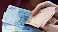 غضب كبير وسط الأساتذة حيت مزال كيسالو 500 درهم فالأجرة للوزارة مابغاتش تصرفها لهم