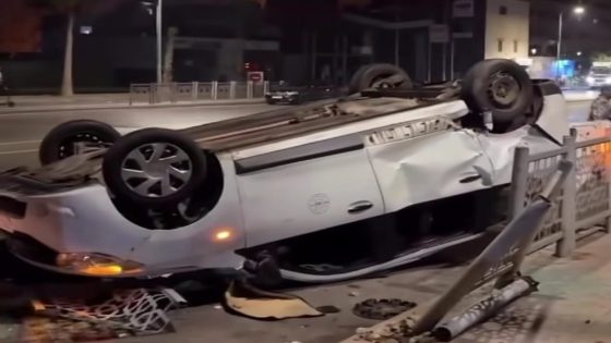 يا ربي السلامة : طاكسي كبير عامر بالركاب تقلب في ظروف خايبة