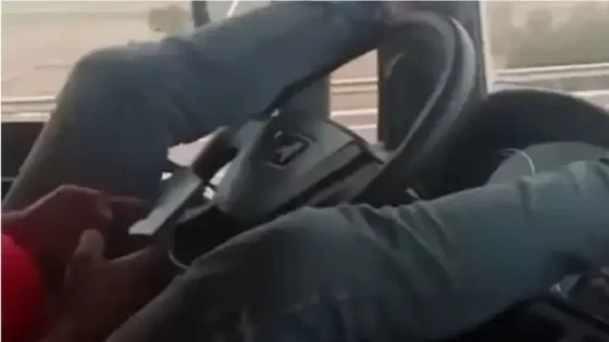 الفهامة الخاوية . . . شيفور د رموك كايصور راسو كايسوق برجليه فلوطوروت و الجدارمية فتحوا بحث و تم اعتقاله