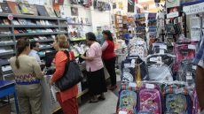 بعد اقتراب نهاية الكونجي ، مصاريف الدخول المدرسي تثقل كاهل الأسر المغربية