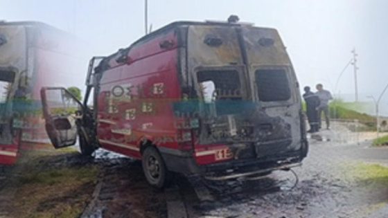العافية كلات سيارة إسعاف و حولّتها إلى رماد في منظر مهو_ل
