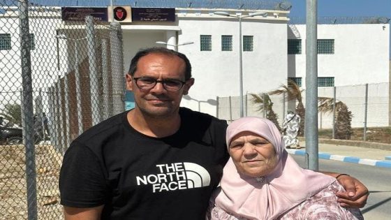 والدة ناصر الزفزافي تزوره في السجن لأول مرة بعد وفاة والده