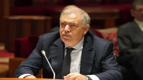 شي كايشرق و شي كايغرب . . . وزير الداخلية منع الوقفات الاحتجاجية و وزير الصحة امين التهراوي كايقول للمندوب الاقليمي طلع للرباط احتج على الوزارة
