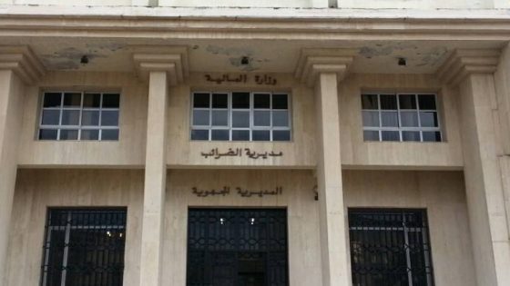 مسؤولة في دار الضريبة في فاس دايرة ما بغات و اللي هضر يجيبها فراسو : نقلت ختها من صفرو لفاس و كاتقولهم انا مقربة من القصر الملكي و راجلها صاحب الوزير فوزي لقجع