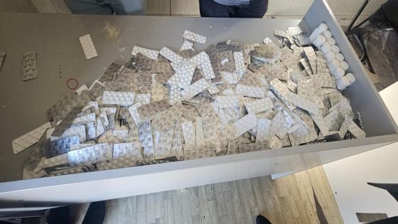 البوليس و الديوانة في ميناء طنجة طيحوا شحنة ضخمة من القرقوبي كانت داخلة تغرّق البلاد