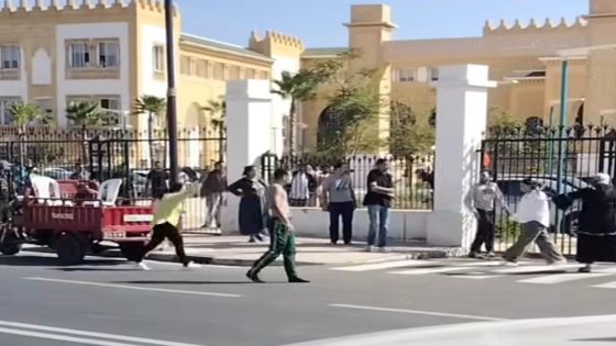قرب مكتب وكيل الملك بفاس.. شخص وعائلتو دارو الفوضى و هجموا بالحجر وسط المحكمة الابتدائية و هانوا المؤسسة القضائية