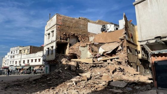 هاد الصباح : انهيار منزل بالمدينة القديمة وإخراج ضحايا من تحت الأنقاض