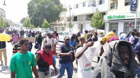 السلطات الأمنية وقفت 20 إفريقي فمحطة القطار بطنجة كانوا جايين يحرڭوا