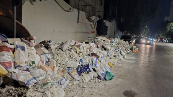 واش كاين شي شوهة كثر من هادي وسط فاس؟ ركام بنايات وأزبال وشارع مقطوع أمام أعين المسؤولين كثر من شهرين و حتى واحد ما تحرك