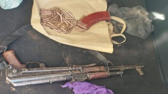 العثور على سلاح “كلاشينكوف” مدفون بغابة يستنفر الاجهزة الأمنية