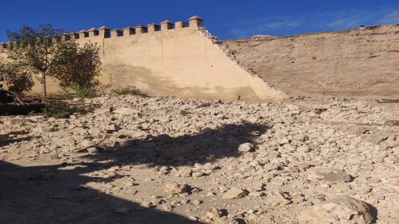 هاد الصباح . . . انهيار جزء من سور عتيق بمنطقة باب فتوح بفاس