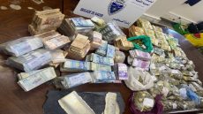 الديوانة داهمو محل سكن لشخص خدام فمكتب الصرف و حجزو مليار و نصف