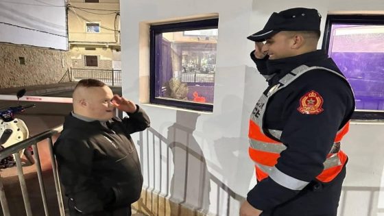 مشهد إنساني مؤثر بين شاب من ذوي الاحتياجات الخاصة ورجل أمن