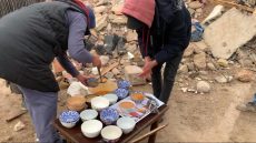 بعد ليلة حزينة بفاس… سكان حي المستقبل ببنسودة يجسّدون أجمل صور التضامن مع عناصر الإنقاذ عقب انهيار بنايتين و يقدمون وجبات غذائية