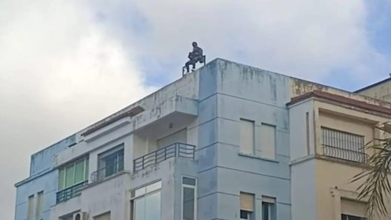 محاولة انتحا_ر والأمن يتدخل في اللحظة المناسبة لإنقاذ الفاعل