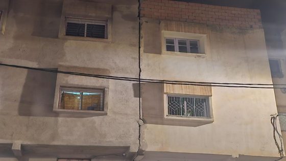 عيب و عار عليه باغي يق_تل الناس : نائب رئيس مقاطعة زواغة بفاس كاري للناس منزل مشقوق و مهدد بالانهيار و كله بناء عشوائي قدام عينين السلطة المحلية