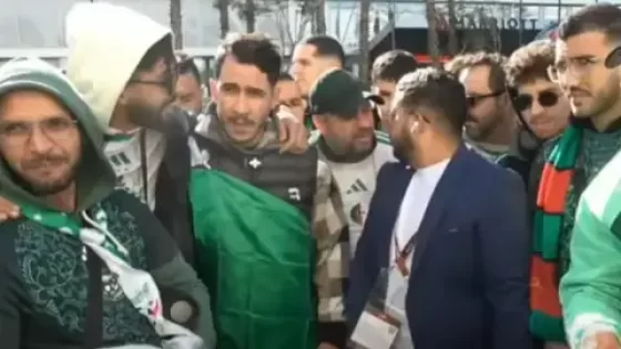 مراسل قناة جزائرية يحرض جماهير بلاده على الحديث عن (غياب) التذاكر