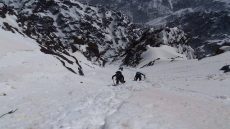 فقدان 3 سياح أثر انهيار ثلجي بجبل تبقال