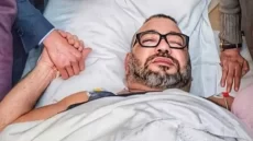 جلالة الملك يعاني من ألم في أسفل الظهر مع تشنج عضلي دون أي علامة تدعو إلى القلق