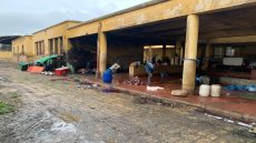 الشوهة : قنبلة صحية كتتهدد ساكنة فاس . . . لحوم وسط الأوساخ والروائح والعمدة البقالي و مجلسه فدار غفلون