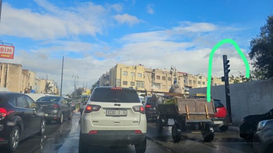 شارة معطلة وفوضى فطريق عين الشقف حدا الدار د عمدة فاس عبد السلام البقالي … فين هو الضمير ديال المسؤولين؟