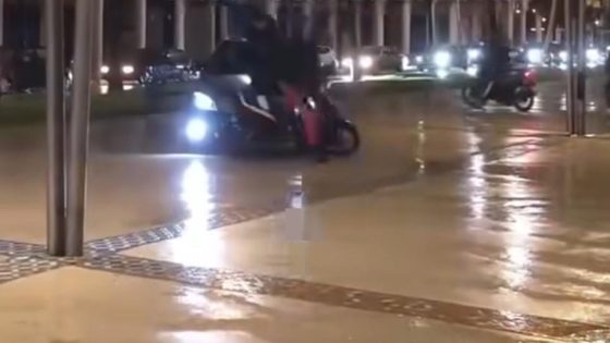 ولد الفشوش بميرسيدس نوض الروينة فكورنيش مرتيل بالسياقة الاستعراضية فوق الرصيف و مطالب بتدخل البوليس لتوقيفه