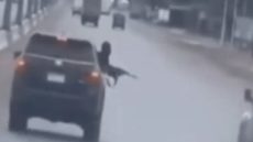 داكشي ديال الافلام : مطاردة هوليودية بين جوج طوموبيلات و القرطاس يلعلع لتصفية الحسابات