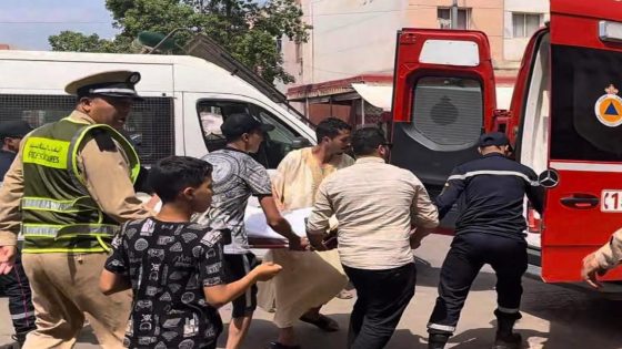 ياربي السلامة.. مختل عقلي بفاس صفاها للأب ديالو بعد صلاة الجمعة