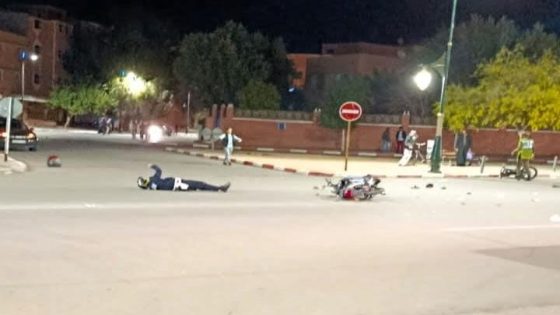 ياربي السلامة.. حادثة خطيرة بين دراجتين ناريتين ترسل شرطي وشابين آخرين إلى المستعجلات