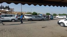 صحاب الطاكسيات البويض فمحطة باب فتوح دارو اللي بغاو وطلعوا الثمن لـ 100 درهم بين فاس وتاونات