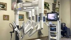 روبو بـ 4 مليار غايولي يفتح للناس والعمليات الجراحية غاتولي بالكمبيوتر بفاس