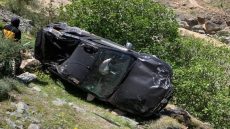 يا ربي السلامة : عون سلطة فقد السيطرة على طوموبيل تابعة للدولة وطاح ف منحدر خايب