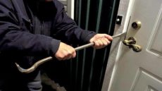 حضيو ديوركم.. شفارة استغلوا صلاة التراويح وسرقوا مبلغ مالي من داخل فيلا