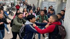 ياربي السلامة.. 2 تلاميذ دابزو فباب المؤسسة واحد ق_تل صاحبو