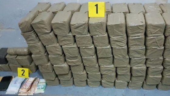 بوليس د فاس بتنسيق مع الديستي طيحوا 35 كيلو ديال الحشـ ـيش والكوكـ ـايين حدا محطة باب بوجلود