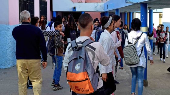 توقيف تلميذ كيروج المخدر_ات وسط المؤسسات التعليمية و ها فين