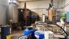 الجدارمية داهموا معمل سري بفاس فيه 12 طن ديال المواد الكيماوية الخطيرة