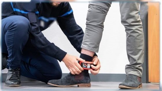 السوار الإلكتروني.. وهبي حدد 70 درهم لكل نهار باش الواحد يكمل عقوبتو فالدار