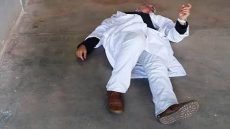 السيبة و الضسارة : أم تلميذ دخلات للمدرسة و فرشخات أستاذة بالعصى