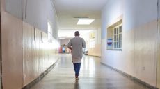 طرد فرملي مزور من سبيطار ابن باجة فتازة.. المدير جرا عليه من بعد ما حصلوه النقابيين خدام فالأقسام بلا وراق بلا صفة