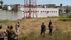 هاد الظاهرة كثرت.. شخص آخر طلع ل عمود كهربائي وحاول ينتا_حر