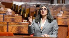 وزيرة المالية كتقول للمغاربة: كيفما كتحسو بزيادة الأسعار خاصكم تحسو حتى بزيادة الأجور