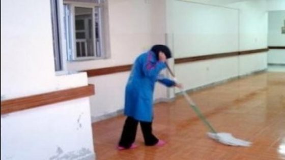 عاملة نظافة خدامة فالسبيطار بـ 250 درهم للشهر لمدة 10 سنين