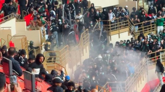 136 واحد تحطو تحت الحراسة النظرية بسبب الشغب فماتش الكلاسيكو بين الجيش والرجاء